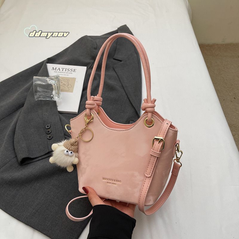 2025 New Trendy Shoulder Niche Convenient Design Handbag Fashion Versatile Stylish Crossbody Women's Bag ddmynov