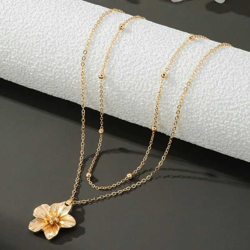 Golden Dopamine Style Flower Pendant Necklace for Women 2025 New Trend Wrinkled Choker Wedding Gifts Accessories Z250614