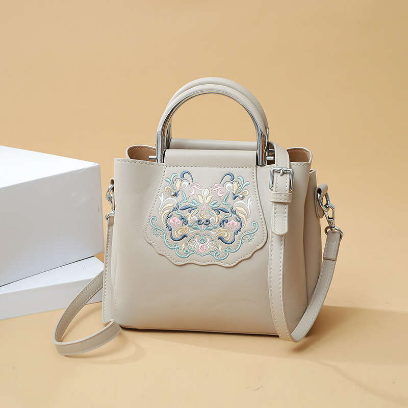 Spring Summer New Handbag Chinese Style Embroidered Tote High-End Large Capacity Literary Women's Bag