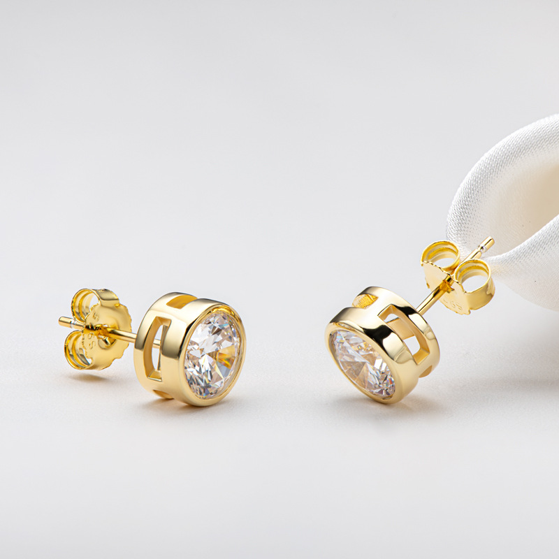 S925 Sterling Silver Simple Elegant Moissanite Stud Earrings - Perfect for Everyday Wear