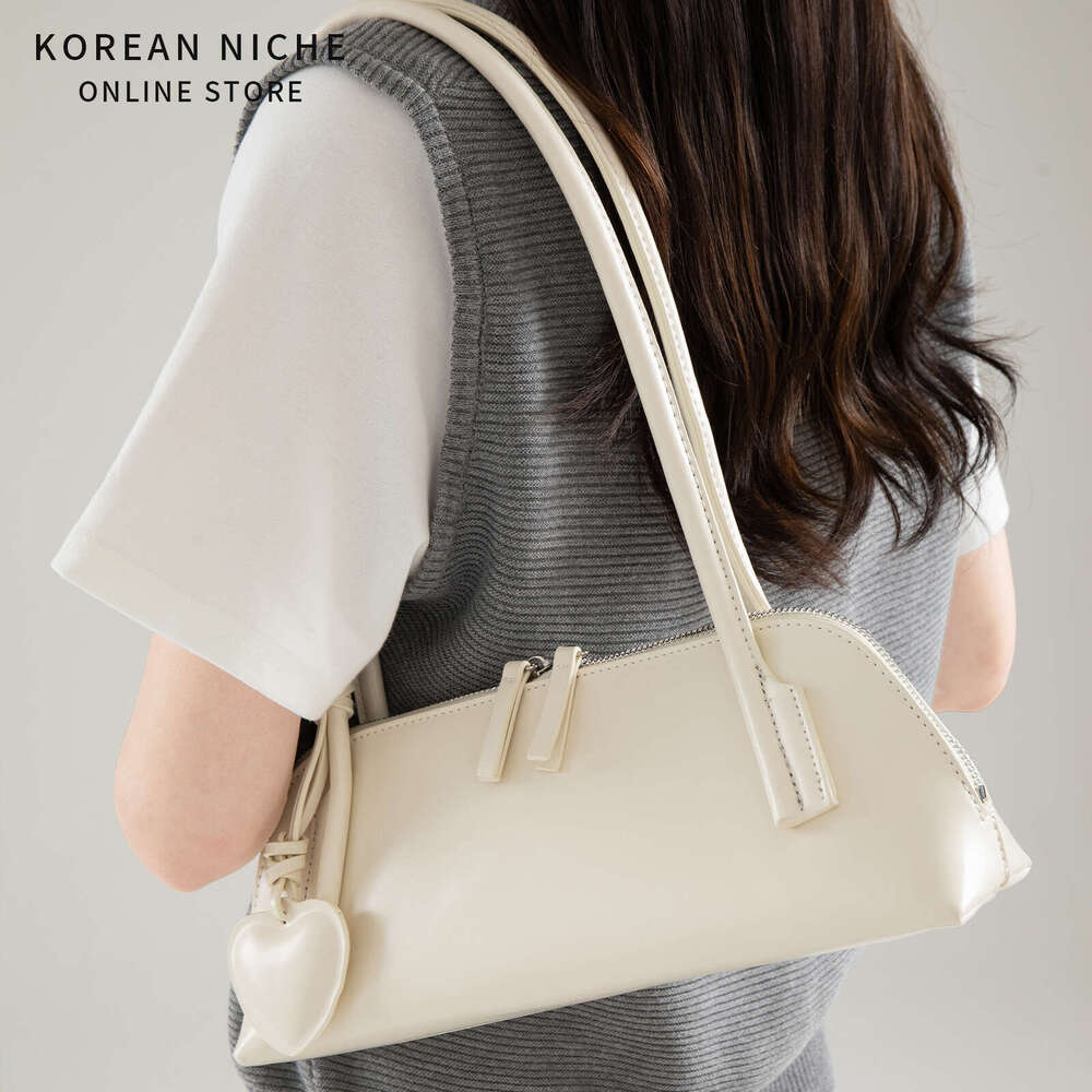 2025 New Heart Pendant Baguette Korean Style Niche Design Shoulder Bag Women Fashion Versatile Handbag Trend