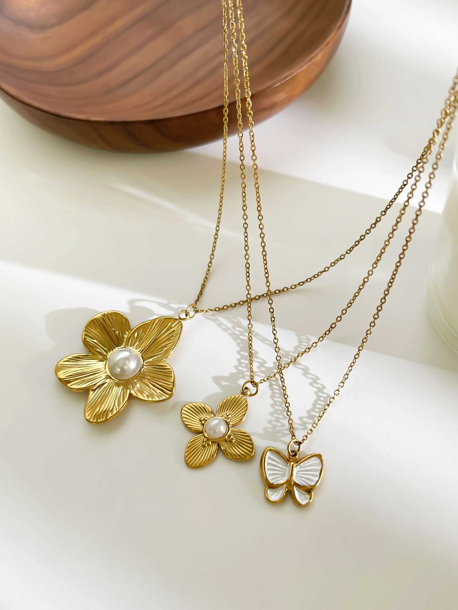 GHIDBK Dainty Gold Plated Butterfly Flower Imitation Pearl Pendant Necklace for Women Stainless Steel Fashion Jewelry Non Fading Z250614