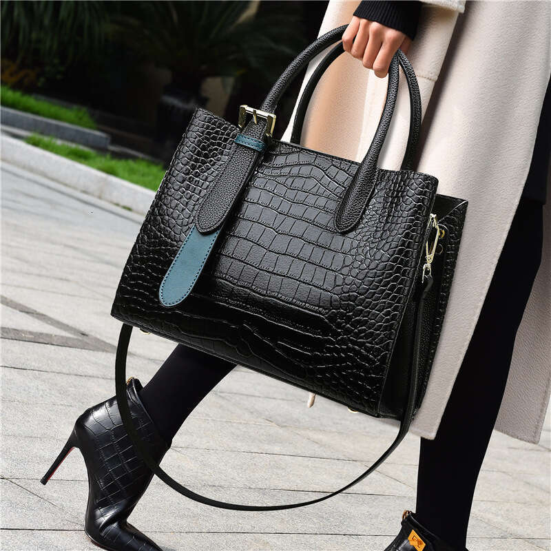 Handheld Texture Versatile Crocodile Pattern New Fashion Trend Large Capacity Single Shoulder Women's Crossbody Bag