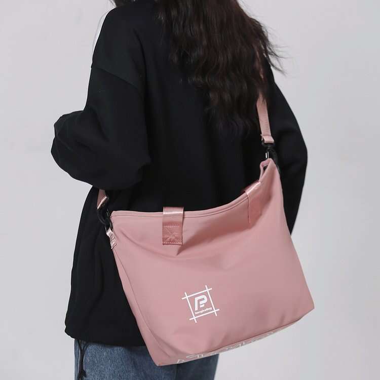 Trendy New Style Personalized Multifunctional Tote Large Capacity Water-Resistant Outdoor Sports Lightweight Shoulder Bag