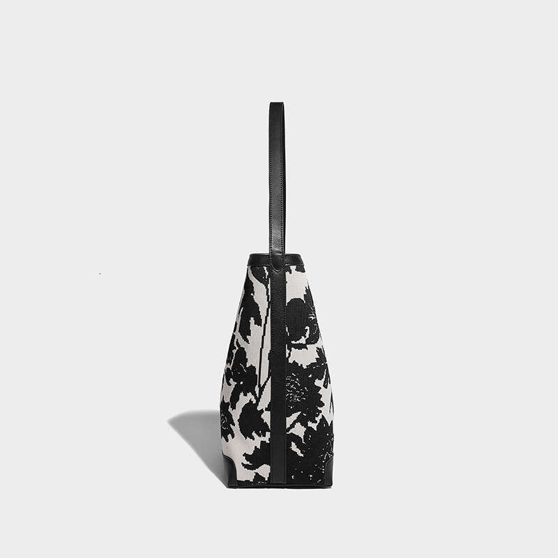 Light Luxury Underarm Tote For Women 2024 New Simple Lazy Style Commuter Chinese Ink Bucket Bag