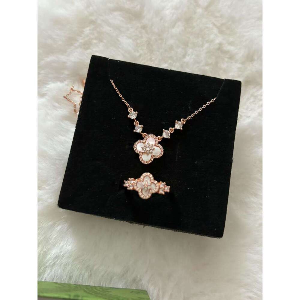 2025 designer jewelry Real Gold Plated Zircon Rhombus Mother-of-Pearl Ins Niche Versatile Clavicle Chain Fashion High-End Sense Necklace for Women wit