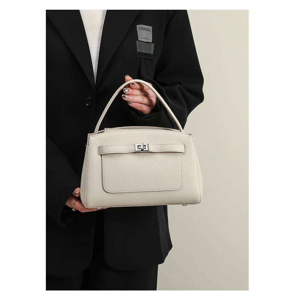 New Desiger 2024 Beige Commuter Tote Shouder Hasp Open Cowhide Leather Women Handbag Vintage Casual Crossbody Bag