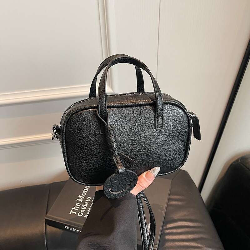 Fashion Versatile High-End 2025 New Simple Crossbody Large Capacity High-Value Commuter Women's Bag