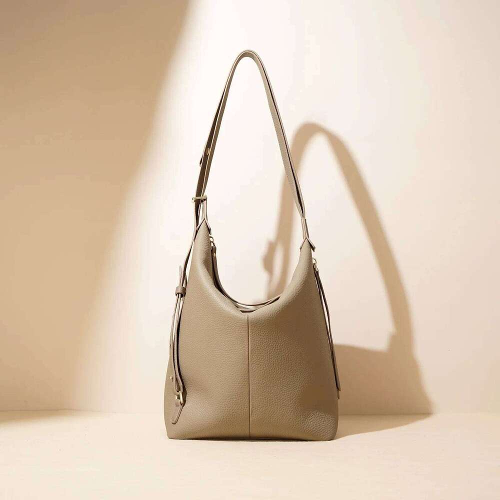 Hot Selling New Large Capacity Fashion Versatile Shoulder Commute Women's Underarm Bag Motorcycle Equipment Accessories Designer Bags