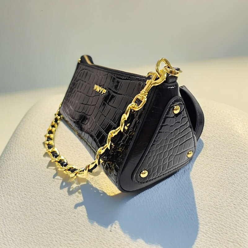 Crocodile Pattern New 2025 Studded Women's Magnetic Buckle Fashion Versatile Triangle Crossbody Handbag Shoulder Bag