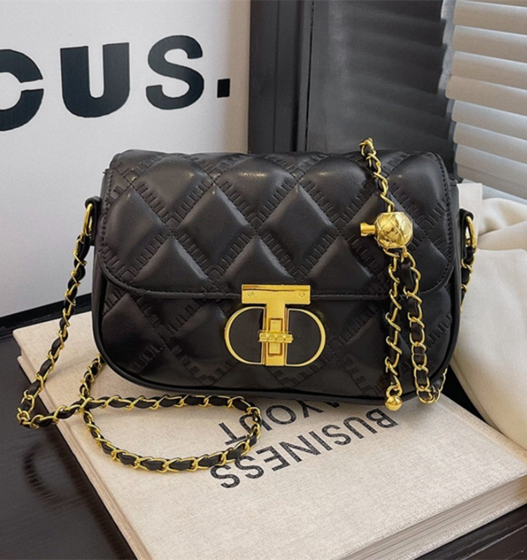 Free shipping designer high-end handbag for women, small square bag for women, 2025 new style stylish shoulder bag, versatile diamond grid chain cross