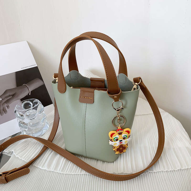 High-end Fashion 2025 New Trendy Single Shoulder Crossbody Bucket Bag Niche Versatile Handbag