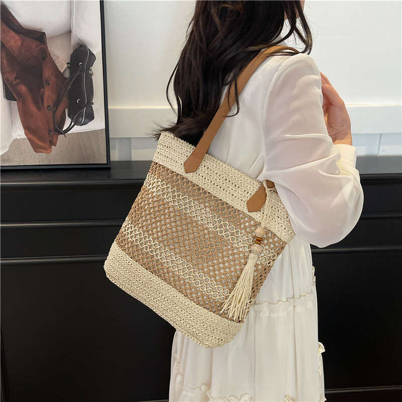 Beach Vacation Straw for Women 2025 New Hollow Woven Fashion Commuter Large Capacity Shoulder Bag