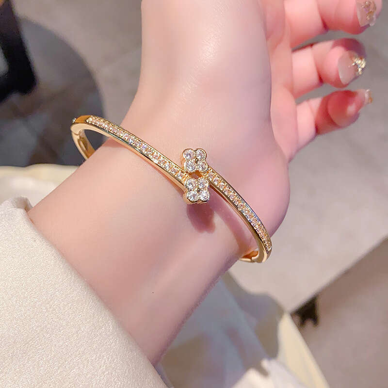 designrt bracelet New Korean Style Clover Bracelet Personality Versatile Inlaid Zircon Square Buckle Bangle with gift box