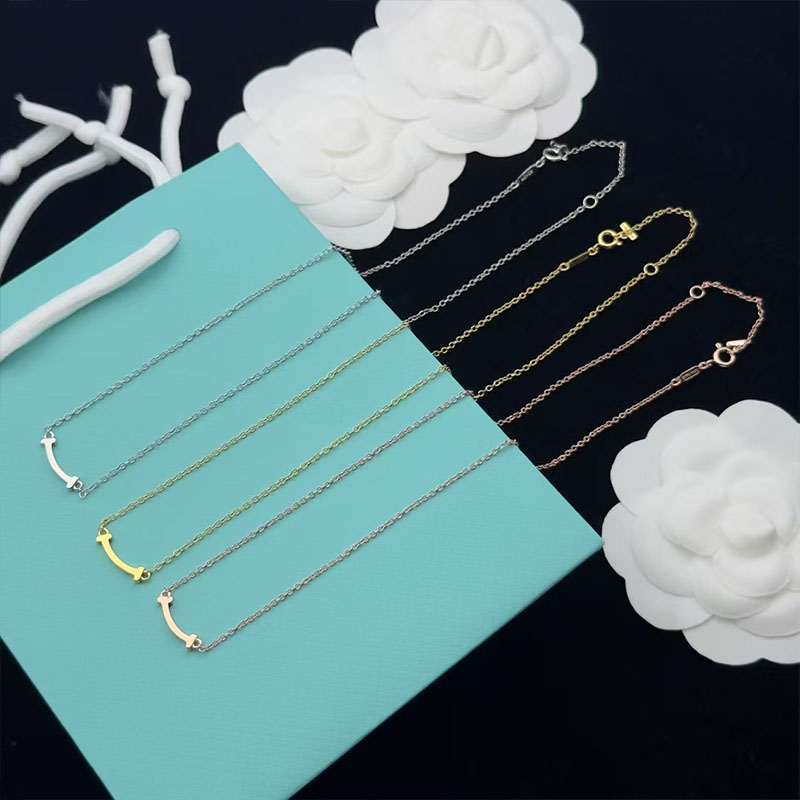 2025 New Brand T Necklace Classic Smiling Face Gold Pendant Necklace Women Stainless Steel Designer Jewelry Gift