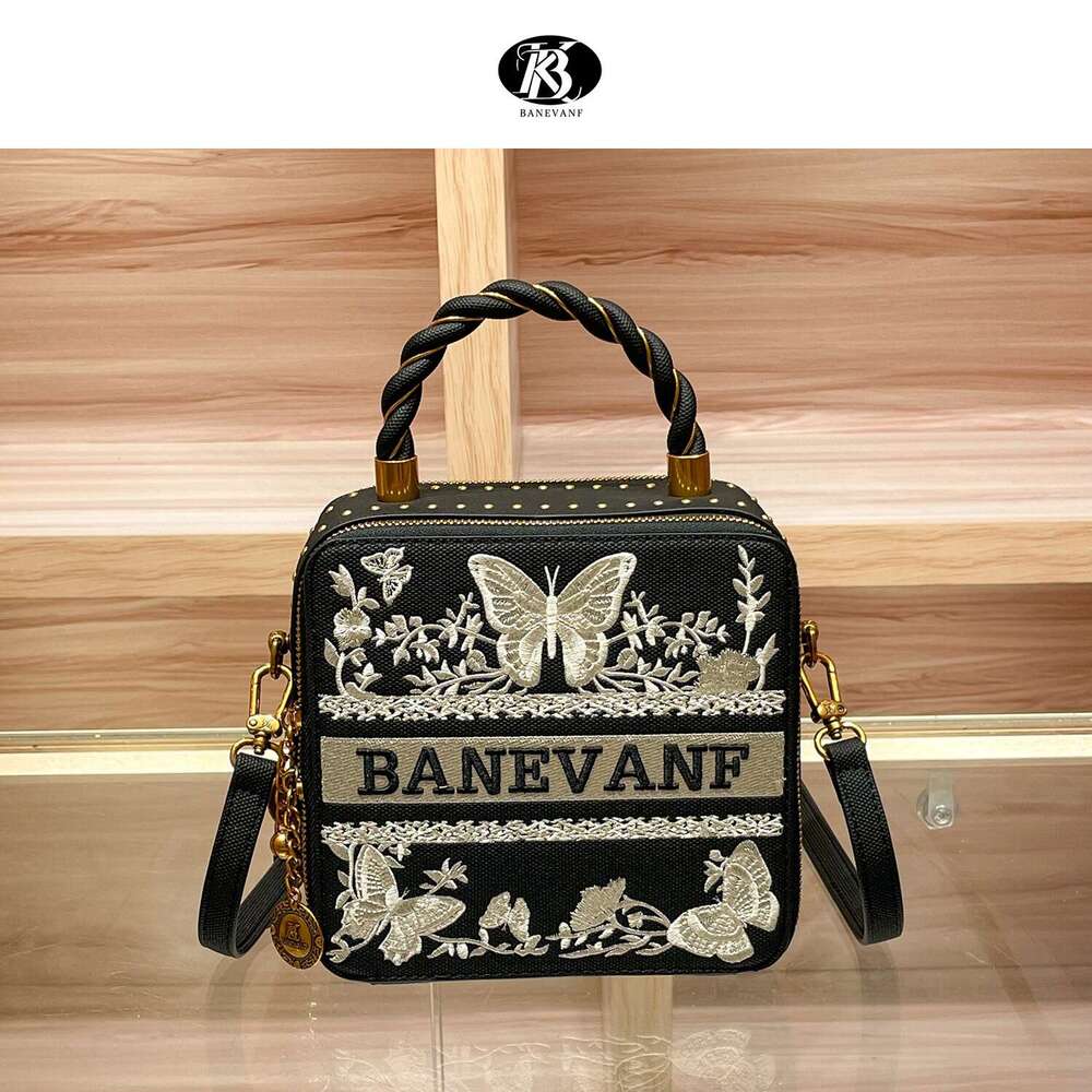 Princess 2024 New High-End Genuine Leather Embroidered Box for Women Handbag Shoulder Crossbody Bag