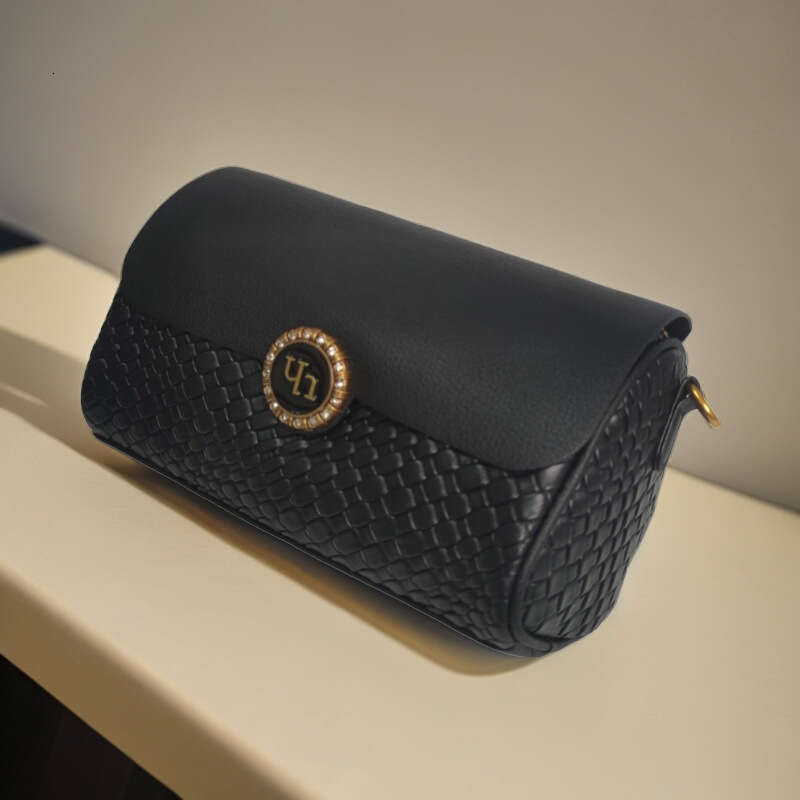 Woven Women's 2024 New Large Capacity Magnetic Clasp Flap Boston Pillow Single Shoulder Crossbody Bag