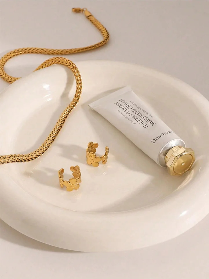 Stainless Steel Flower Ear Clips Waterproof High Quality Ladies Jewelry Suitable For Daily Wear Vacation Seaside Etc 250610