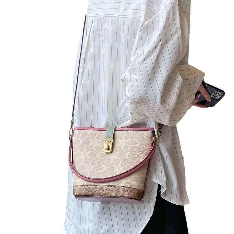 Color-Block Graffiti Bucket High-End 2025 New Niche Print Versatile Handbag Crossbody Shoulder Bag