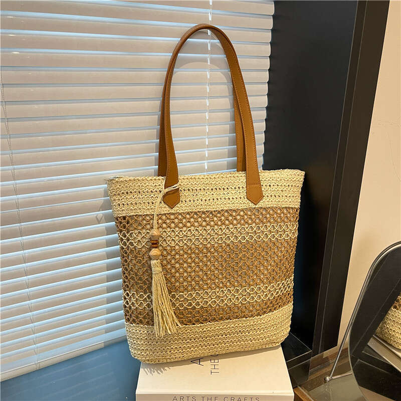 Beach Vacation Straw for Women 2025 New Hollow Woven Fashion Commuter Large Capacity Shoulder Bag