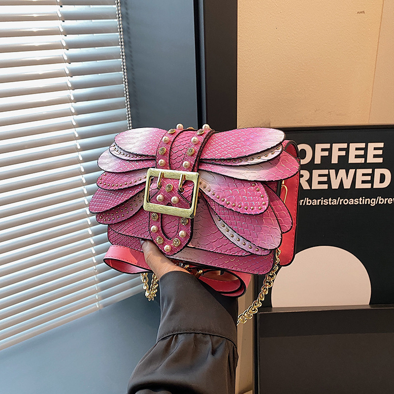 High quality brand new free designer bag cross-border bag 2025 new European and American retro chain snake pattern single shoulder slanted body new fr