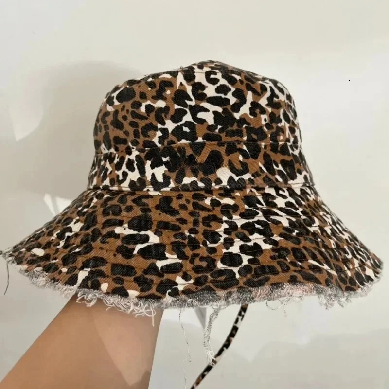 Classic Leopard Print Womens Fisherman Hat Outdoor Foldable Bucket Hat Sun Protection Travel Hiking Fashionable Beach Hat 250610
