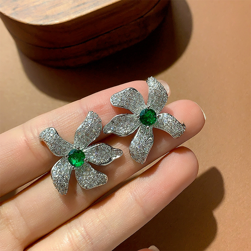 2025 Choucong Sparkling Stud Earrings Luxury Jewelry 925 Sterling Silver Round Cut Emerald Pave CZ Diamond Gorgeous Bright Party Women Flower Earring 