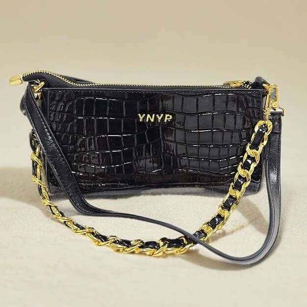 Crocodile Pattern New 2025 Studded Women's Magnetic Buckle Fashion Versatile Triangle Crossbody Handbag Shoulder Bag