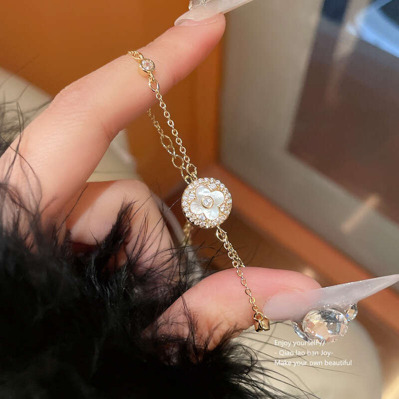 Luxury jewelry designer bracelet 4leaf clover round mother of pearl zircon bracelet Korean high-end exquisite bracelet, niche design, new unique jewel