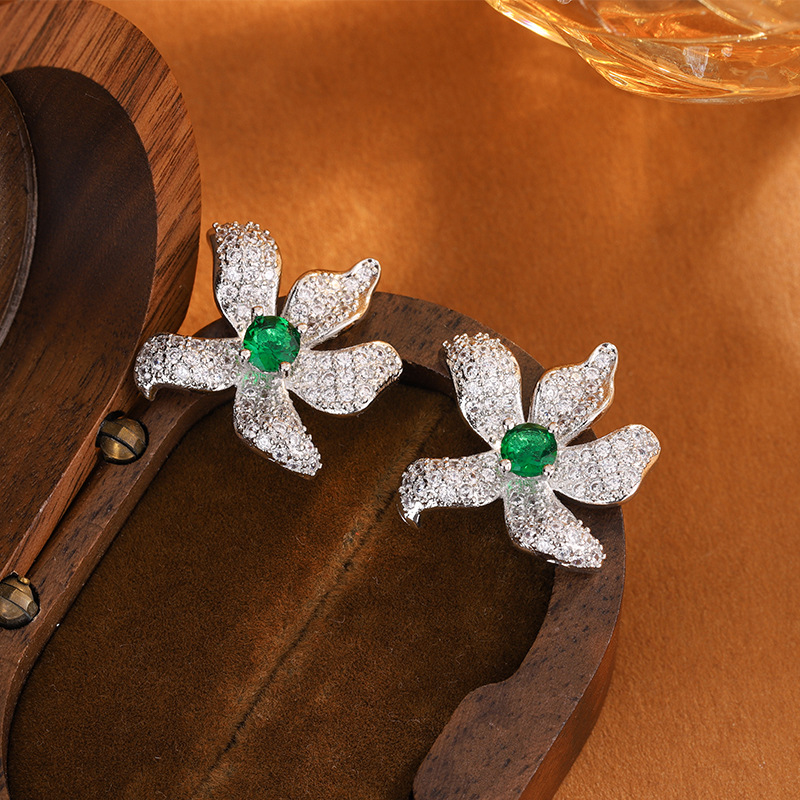 2025 Choucong Sparkling Stud Earrings Luxury Jewelry 925 Sterling Silver Round Cut Emerald Pave CZ Diamond Gorgeous Bright Party Women Flower Earring 