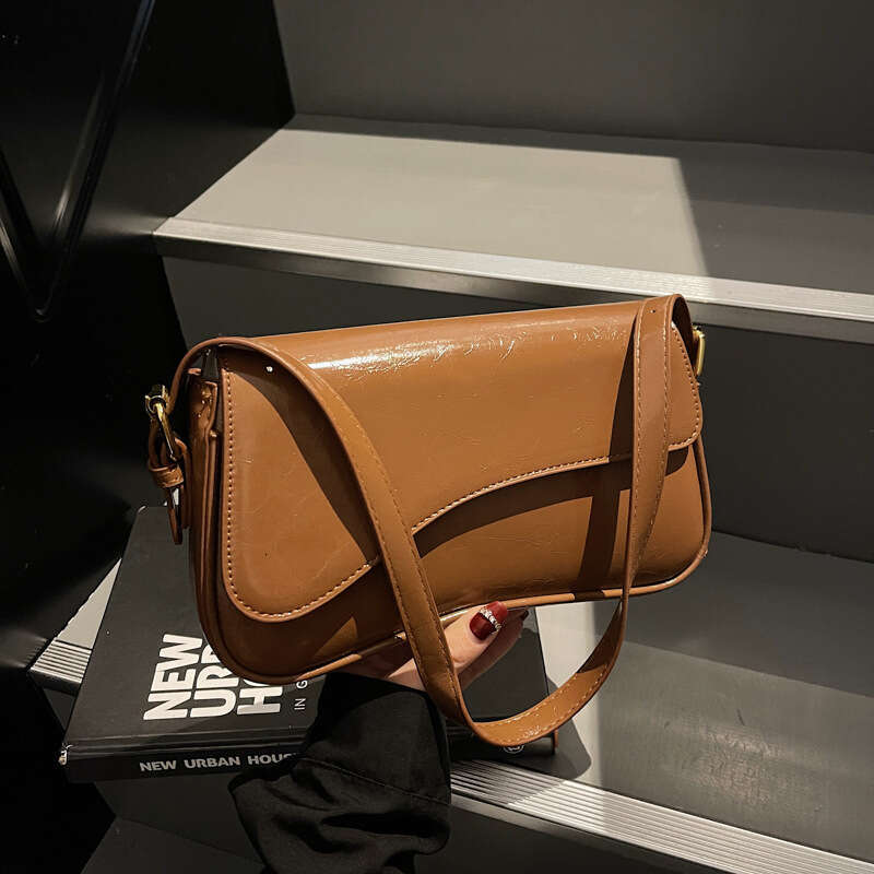 2025 High-End New Flip Magnetic Shoulder Simple Crossbody Handbag Commuter Women's Underarm Bag