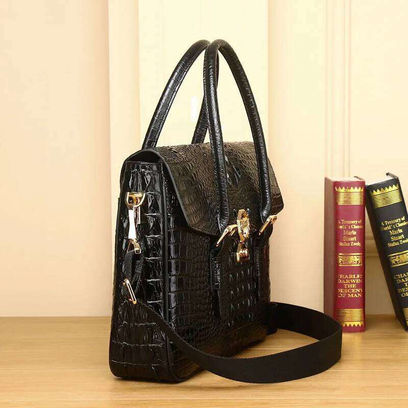 New 2025 Genuine Leather Men's Crocodile Pattern Handbag Business High Quality Shoulder Cross Bag Trendy