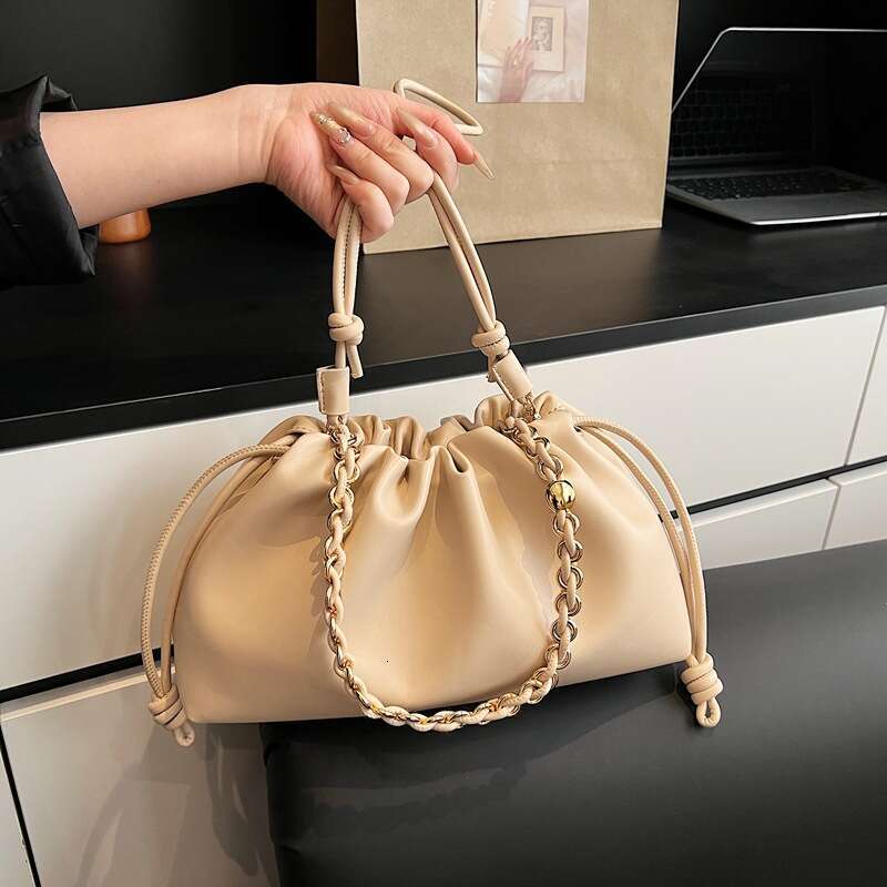 High-Quality Lucky Drawstring Cloud 2025 Advanced Fashion Single Shoulder for Women Niche Style Commuter Crossbody Bag