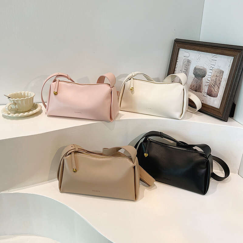 Minimalist Trendy Elegant Crossbody for Women 2025 Summer New Fashion Versatile Casual Commuter Shoulder Boston Bag