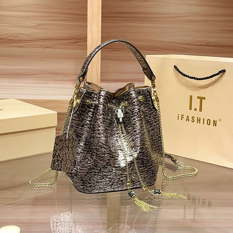 Pattern High-End Chain Snake Bucket for Women 2025 New Genuine Leather Fashion Single Shoulder Crossbody Small Bag