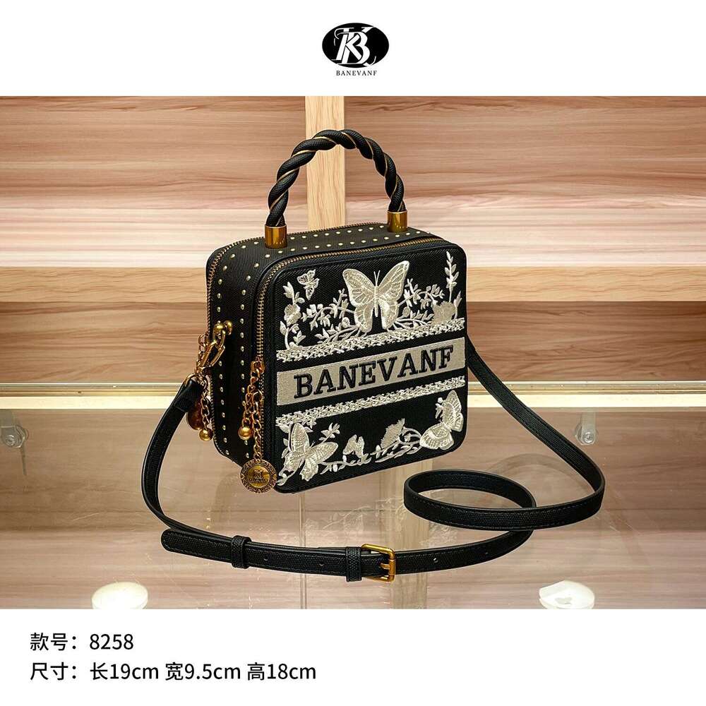 Princess 2024 New High-End Genuine Leather Embroidered Box for Women Handbag Shoulder Crossbody Bag