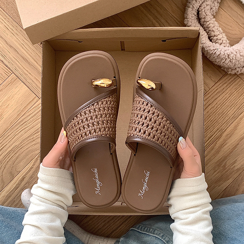 Women's toe pillar beach sandals summer outdoor flat shoes vacation style designer sandals new fashionable beach slippers sandals