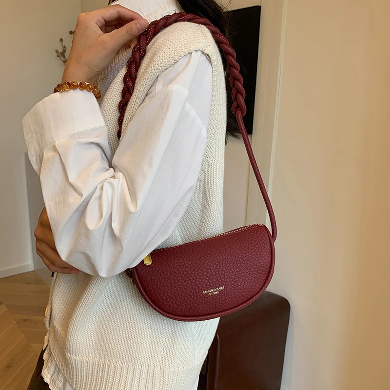 1 Piece of Solid Color Shoulder Bag for Women Versatile Crossbody Fashionable Retro Saddle Bag 250614