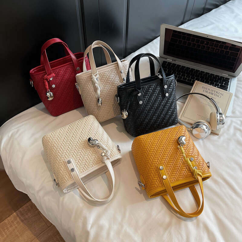 New Woven Pattern Design Shoulder Korean Style Ins Exquisite Versatile Bucket Bag Fashionable Commuter Women's Handbag