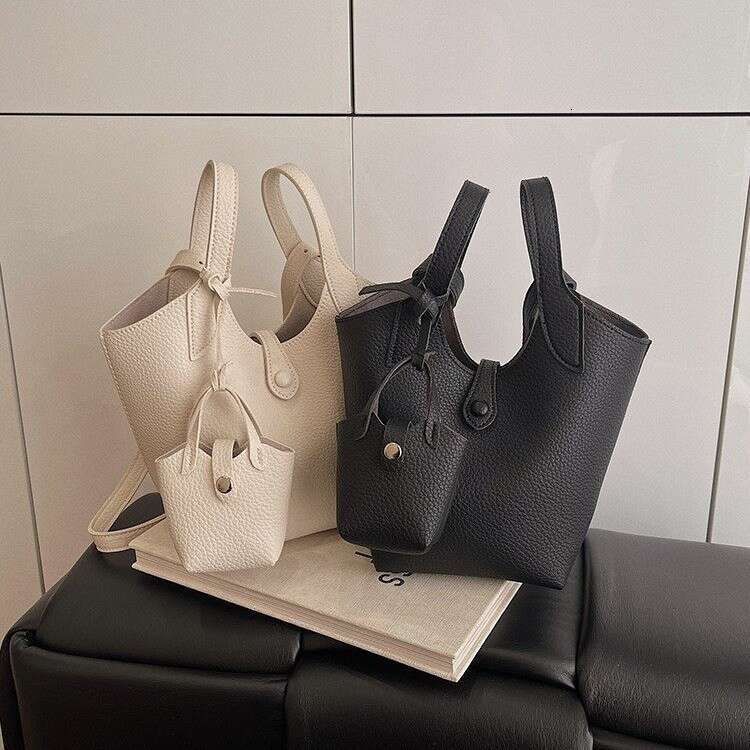 Korean Style Fashion Bucket for Women 2025 New Trend Textured Shoulder Lightweight Commuter Crossbody Bag