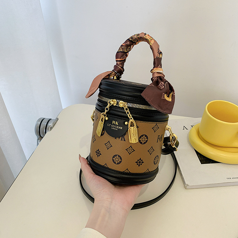 Free shipping designer cylindrical bag for women 2025 new fashionable printed hand-held bucket bag, high-end and versatile single shoulder crossbody b