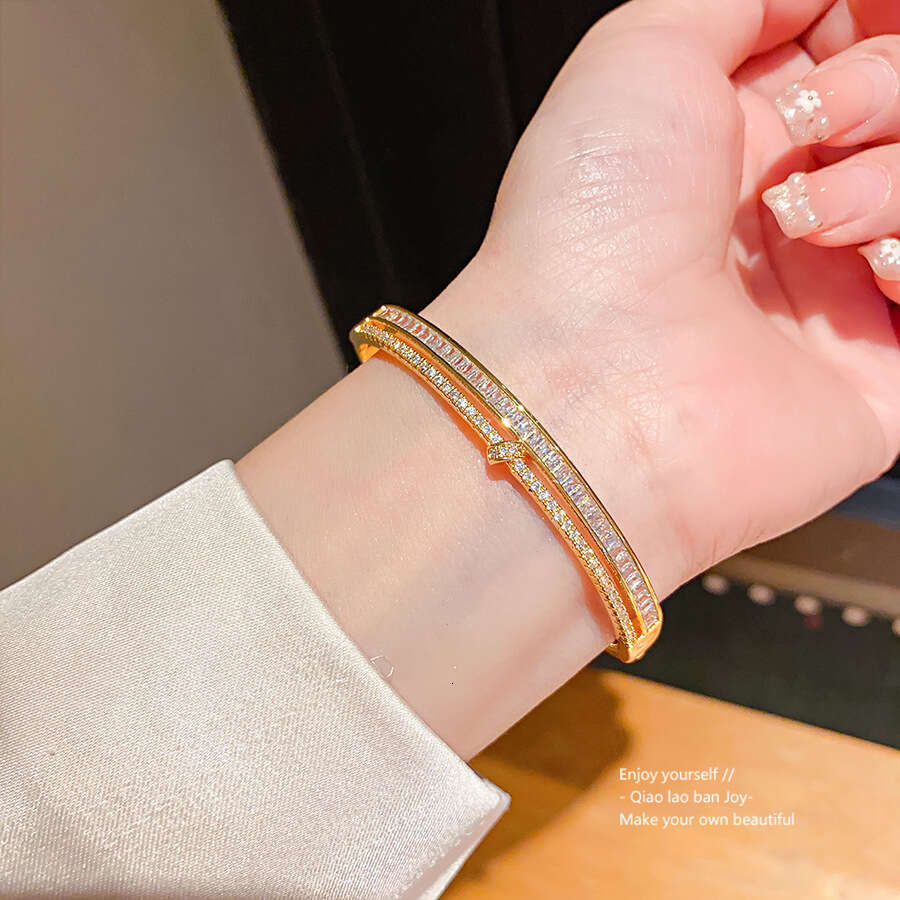 Luxury jewelry designer bracelet moissanite diamond twist shape Real Gold Plated Zircon Rhombus Light High-end Sense Bracelet for Women Fashion Commut