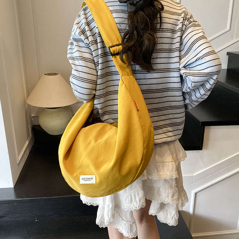 2025 New Large Capacity Dumpling Casual Versatile Crossbody Cartoon Bear Shoulder Simple Commuter Bag for Women