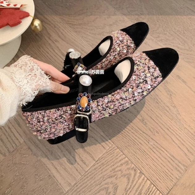 High Quality Light Luxury Sexy Style Small Fragrant Floral Coat Button Fashion Designer Women s Wedding Shoes Outdoor Casual Single Shoes Sandals