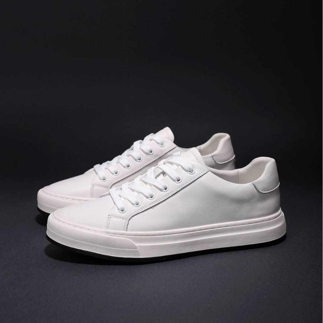 Summer High quality Cowhide Men s Casual Shoes Versatile Board Shoes Fashion Designer 2025S Popular Low Top White Shoes Breathable Jogging Shoes Skate