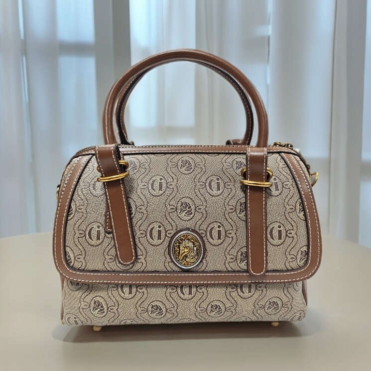 2025 Newdesigner Small Square for Women High-end Rivet Brand Fashion Handbag Niche Shoulder Crossbody Bag