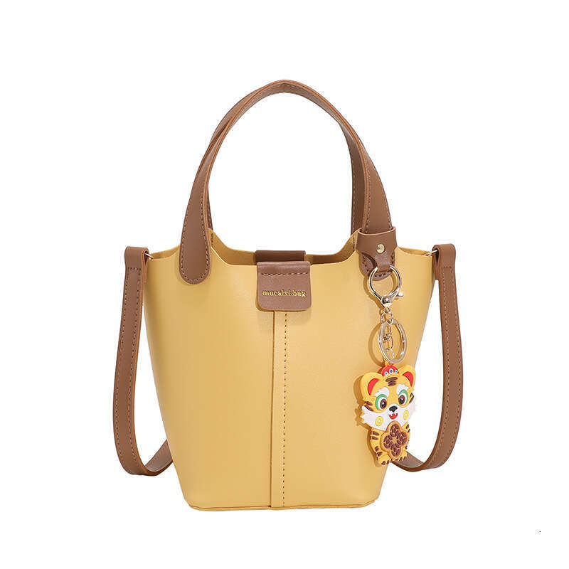 High-end Fashion 2025 New Trendy Single Shoulder Crossbody Bucket Bag Niche Versatile Handbag