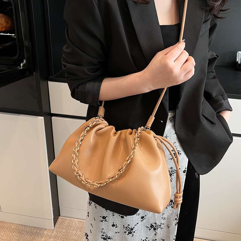 High-Quality Lucky Drawstring Cloud 2025 Advanced Fashion Single Shoulder for Women Niche Style Commuter Crossbody Bag