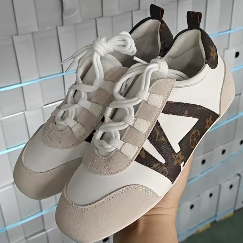Fashion retro leather ballet shoes 2025s new design women's color blocked board shoes comfortable soft sole versatile casual sports shoes