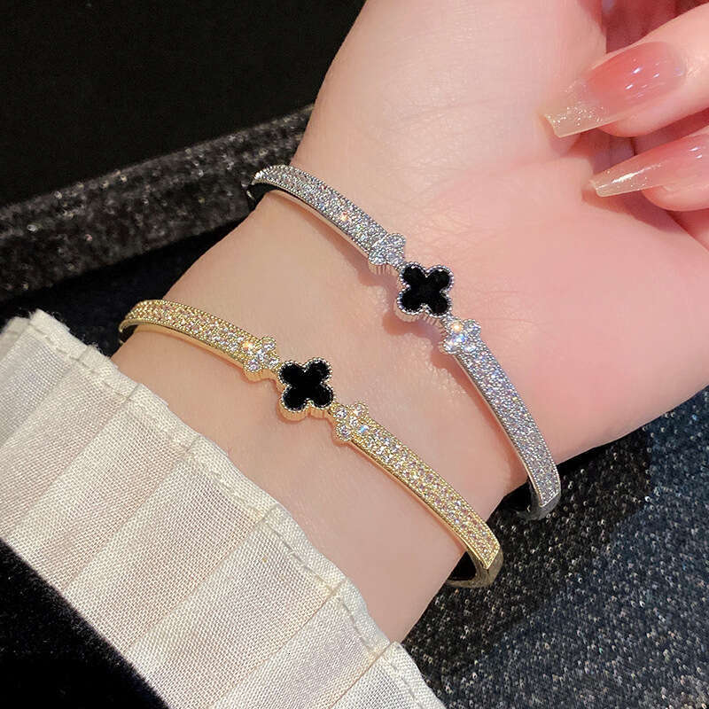 designer bracelet Hot Selling Double Row Inlaid Dia Five-Petal Flower for Women, Light Elegant Feel Bracelet Jewelry Trend